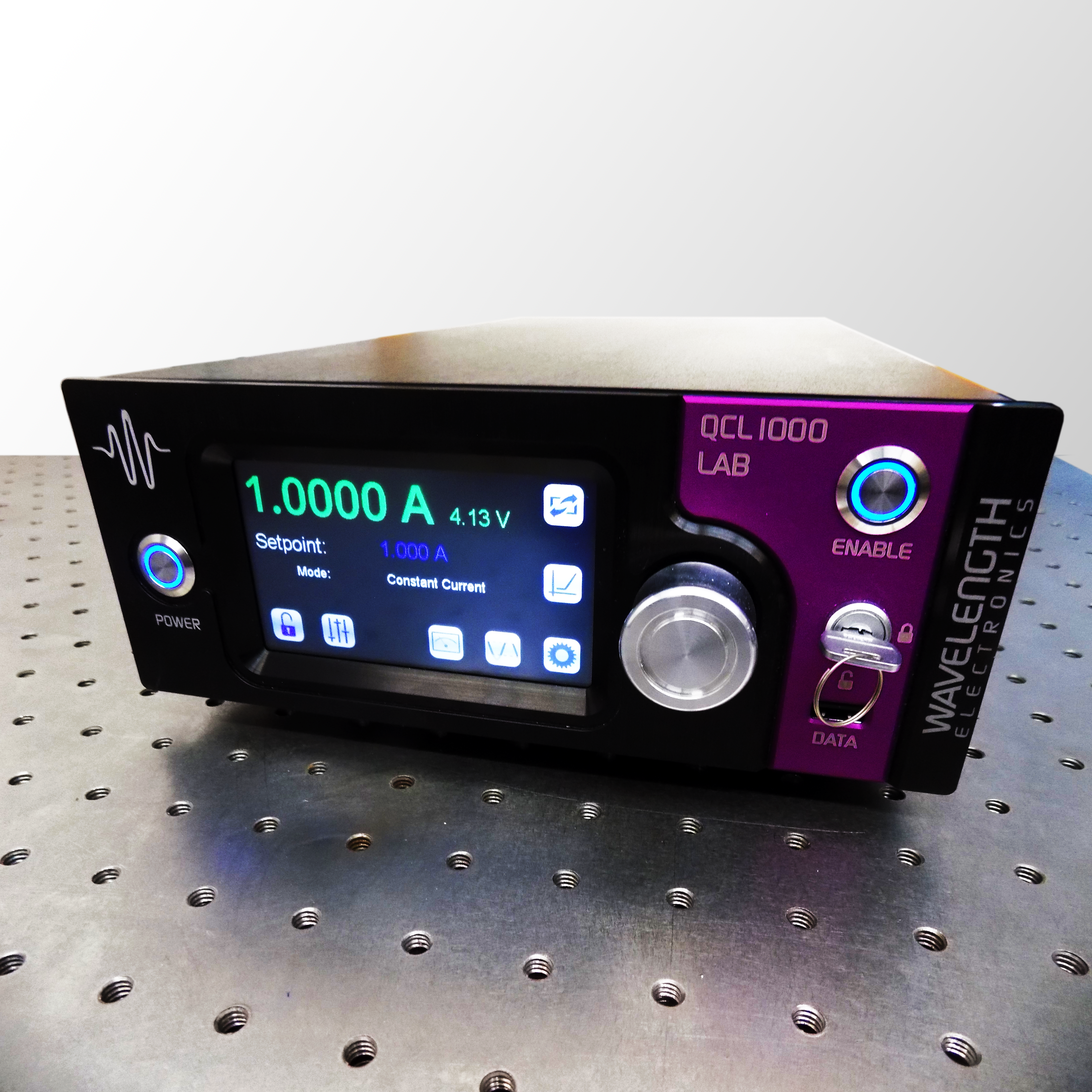 QCL1000 LAB with Voltage Display QCL1000 Laboratory Series 1000 mA QCL Driver Instrument