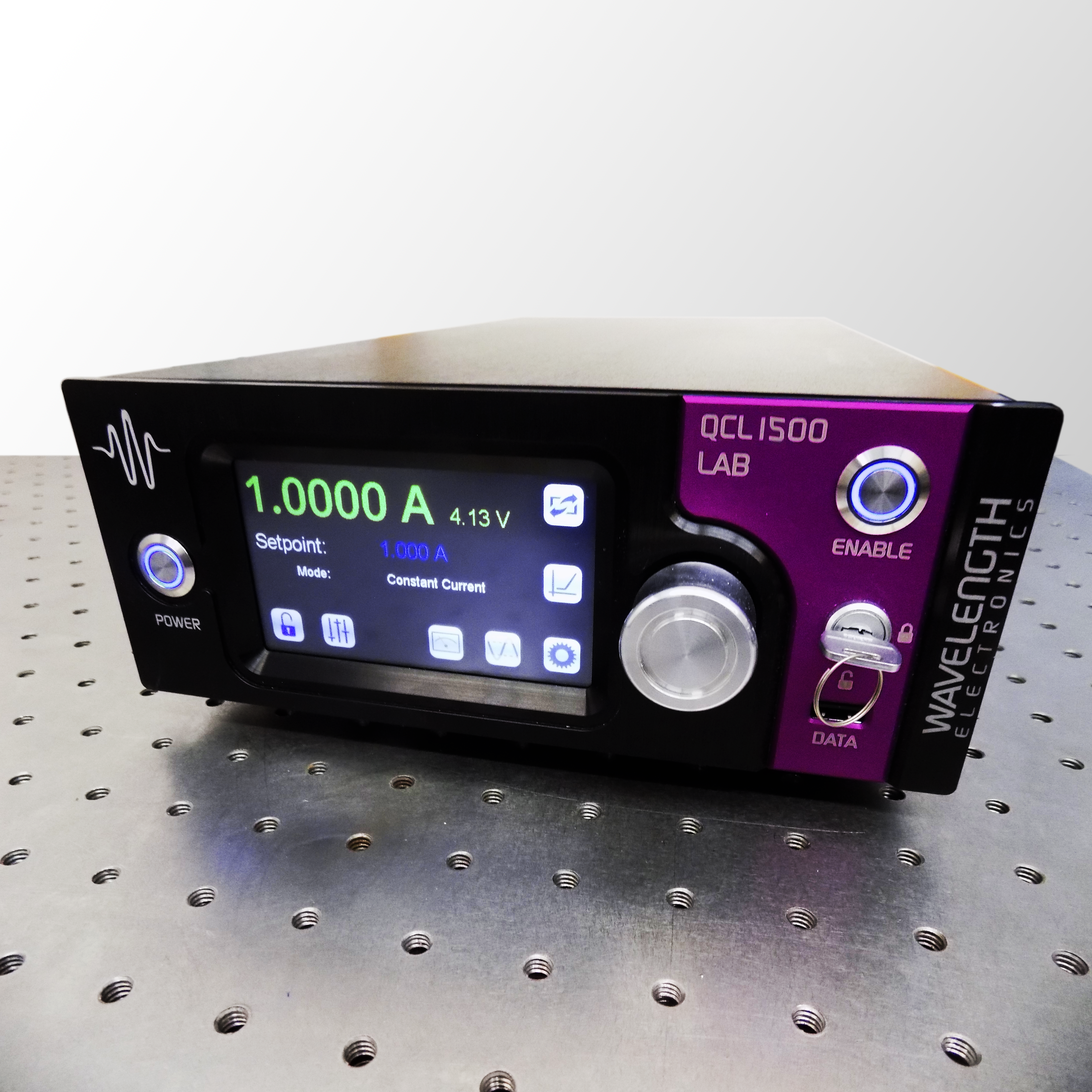 QCL1500 LAB with Voltage Display QCL1500 Laboratory Series 1500 mA QCL Driver Instrument