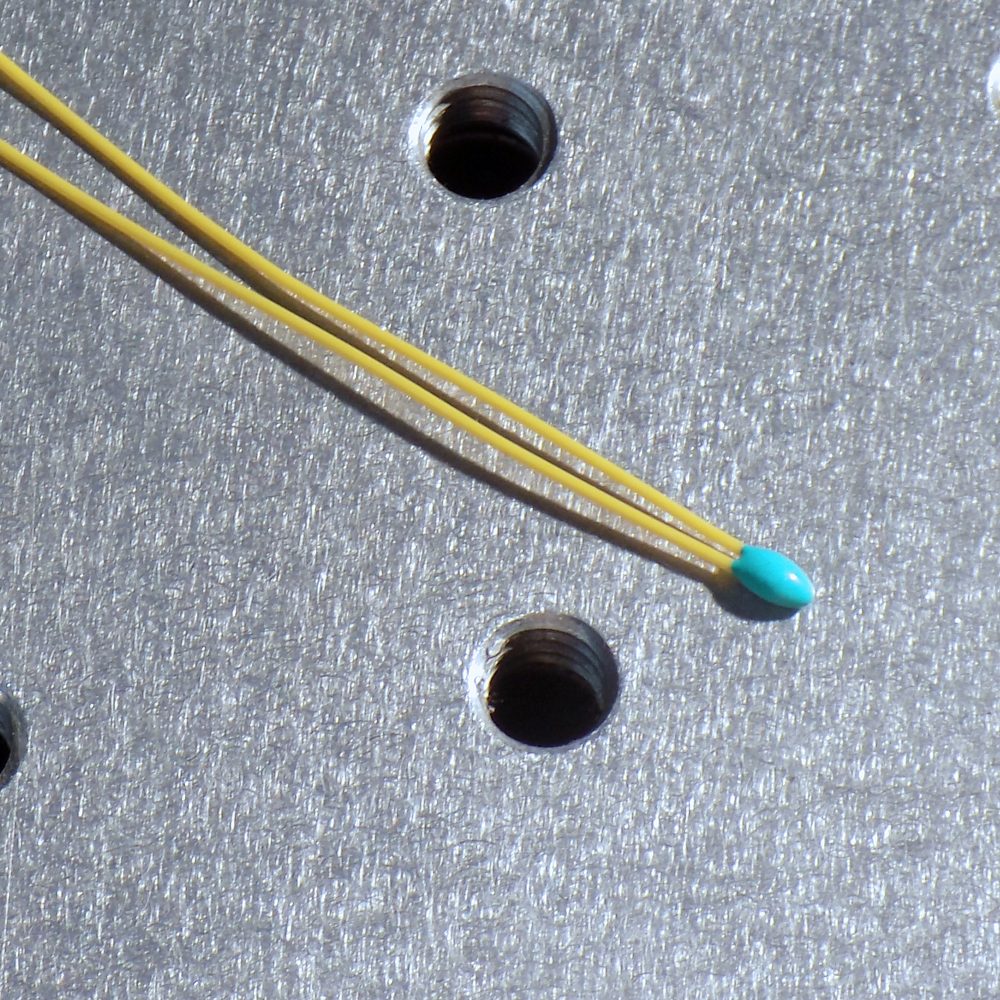 TCS650 50 kΩ Thermistor (2x3mm) Sold in 10-packs - Image 2